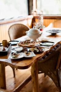 a wooden table with plates of food on it at Rest houses FORUMS in Oriv