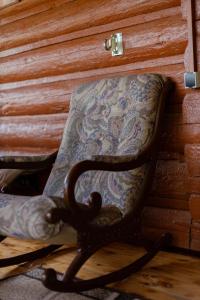 a chair sitting in front of a wall at Rest houses FORUMS in Oriv