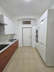 Kuchyňa alebo kuchynka v ubytovaní Cozy Core Vienna 10 min to Center + 5 fotografií