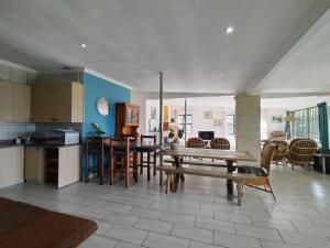 Η κουζίνα ή μικρή κουζίνα στο HomeAway Beach House