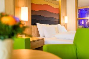 Un pat sau paturi într-o cameră la Hotel Hasslhof