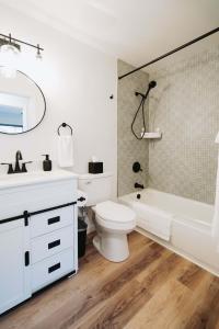 Kamar mandi di Sanctuary High Springs New Reno Family-Friendly