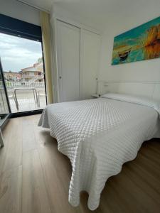 Кровать или кровати в номере Hostal Montevideo beachfront