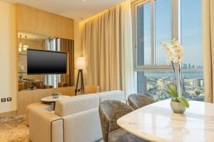 TV o dispositivi per l'intrattenimento presso Embassy Suites By Hilton Doha Old Town