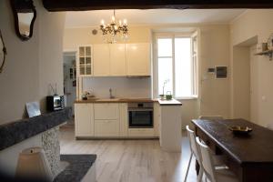 A kitchen or kitchenette at Appartamento "Bella vista" sul Lago di Como