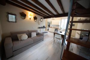 A kitchen or kitchenette at Appartamento "Bella vista" sul Lago di Como