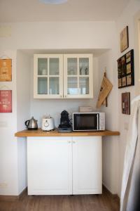A kitchen or kitchenette at Appartamento "Bella vista" sul Lago di Como