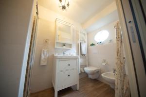 A bathroom at Appartamento "Bella vista" sul Lago di Como