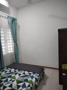 Postel nebo postele na pokoji v ubytování Malay Homestay di Meru, Klang