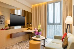 TV o dispositivi per l'intrattenimento presso Embassy Suites By Hilton Doha Old Town