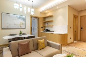 Area soggiorno di Embassy Suites By Hilton Doha Old Town
