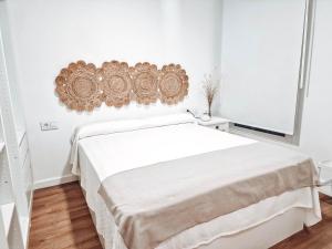 a white bedroom with a large bed in a room at Apartamento TIENDAS 8 in Almería