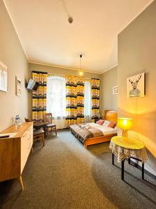 Expolis Residence - City Center - 24h #betterthanyourEX客房内的一张或多张床位