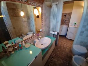 a bathroom with a sink and a mirror at CASA DI LUCA in Stezzano