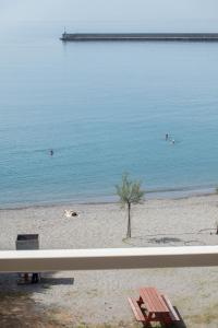 Foto dalla galleria di Seafront Apartment Grace a Kalamáta