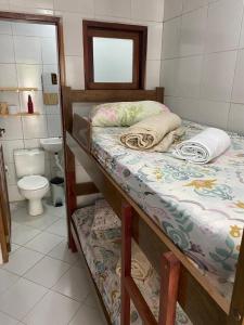 a bedroom with a bunk bed and a toilet at Villa Nevada Hostel in Bananeiras