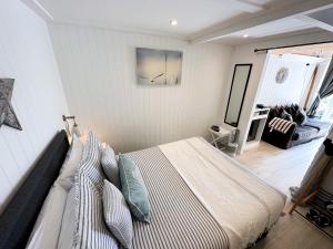 a bedroom with a bed in a room at Beautiful 1-Bed Cabin in Hayling Island in South Hayling