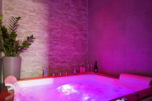 a pink bath tub in a room with a plant at SiSTO18 in Catania