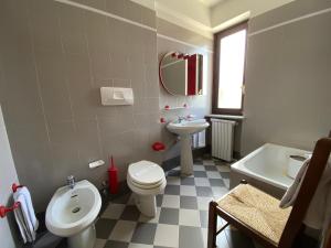 Ένα μπάνιο στο Albergo Nazionale +64 φωτογραφίες