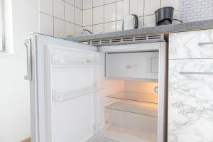 Astonishing 1BR Apt Easy Use Design/Near Schönbrunn的厨房或小厨房