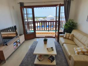 Μπαλκόνι ή βεράντα στο Lujosa Villa 4 hab Piscina, Jacuzzi y Vistas Mar