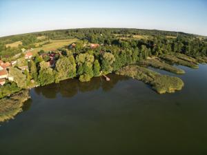 an island in the middle of a lake at Rajska nowoczesna stodoła !!! in Dźwierzuty