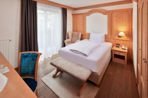 A bed or beds in a room at Engels Park Még 37 kép
