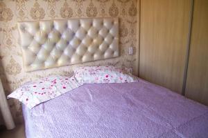 Una cama o camas en una habitación de Casa em Itapuã - Perto da Praia