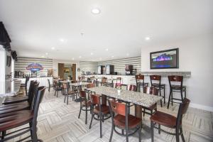 Restaurace v ubytování Baymont by Wyndham Grand Haven