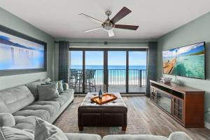 Televisyen dan/atau pusat hiburan di SeaRenity with WOW views of the Gulf of Mexico plus FREE beach gear and heated facility pool +48 gambar