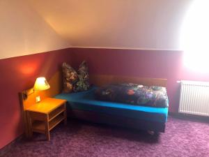 a small bedroom with a bed and a table at Monteurzimmer Riesa in Riesa
