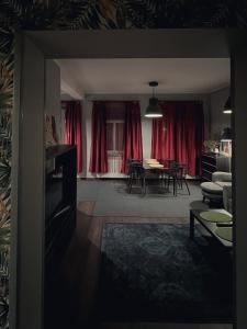 Posedenie v ubytovaní Apartament Na Chłodnej | The High Street