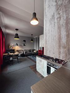 Kuchyňa alebo kuchynka v ubytovaní Apartament Na Chłodnej | The High Street