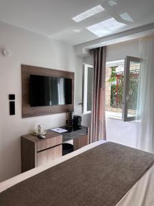 TV a/nebo společenská místnost v ubytování Luxury Rooms Andrea