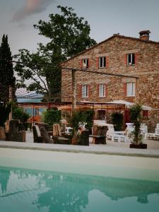 Bazén v ubytovaní Agriturismo Podere Tovari alebo v jeho blízkosti