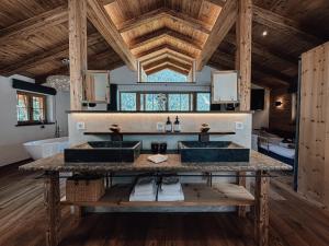 a large bathroom with two sinks and a tub at Chalet Nordic mit privatem Whirlpool und Sauna in Bayrischzell +60 photos