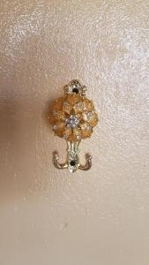 a gold flower on top of a ceiling at Annex House For Rent in Manjai Kunda