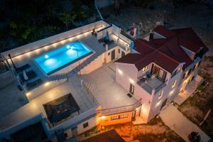 Bazén v ubytování XXL Villa Vista - Heated Pool nebo v jeho okolí