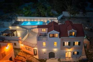 Bazén v ubytování XXL Villa Vista - Heated Pool nebo v jeho okolí