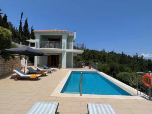 The swimming pool at or close to Villa Vassilis Fiscardo Kefalonia