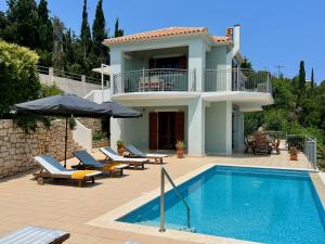 The swimming pool at or close to Villa Vassilis Fiscardo Kefalonia