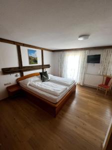 Postel nebo postele na pokoji v ubytování Unterlettlhof