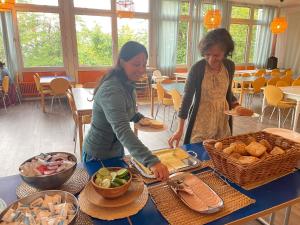 two women are standing at a table with food at Shree Peetha Nilaya - Hindu Ashram in Springen +55 photos