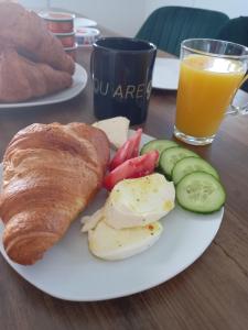 Opsi sarapan yang tersedia untuk tamu di IN LUX Apartment Skopje