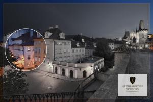 une image d'un bâtiment avec une photo de celui-ci dans l'établissement Hotel At the Golden Scissors, à Prague