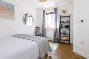 Кровать или кровати в номере Sanderling House, walk to beach
