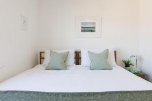 Кровать или кровати в номере Sanderling House, walk to beach