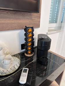 Příslušenství pro přípravu čaje a kávy v ubytování Luxury Rooms Andrea