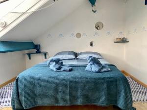 Ein Bett oder Betten in einem Zimmer der Unterkunft Le Gîte du Phare vue sur mer