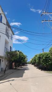 an empty street with trees on the side of a building at Apto Hogar Dulce Hogar ARBOLETES in Arboletes